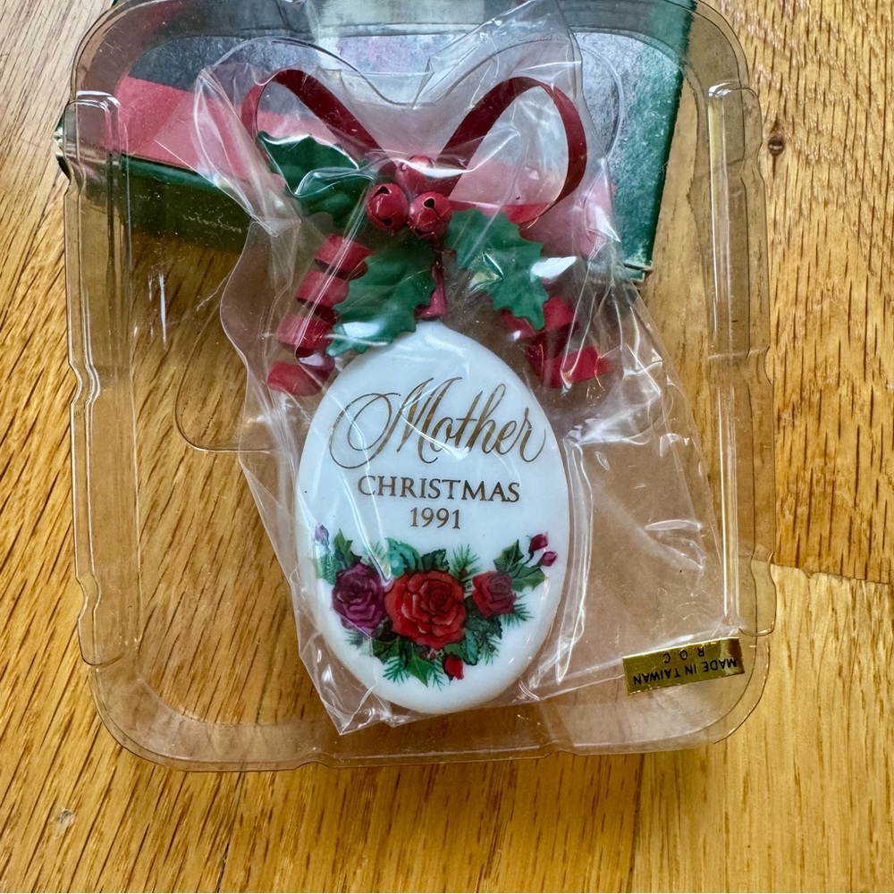 Hallmark Keepsake Ornament Mother Christmas 1991